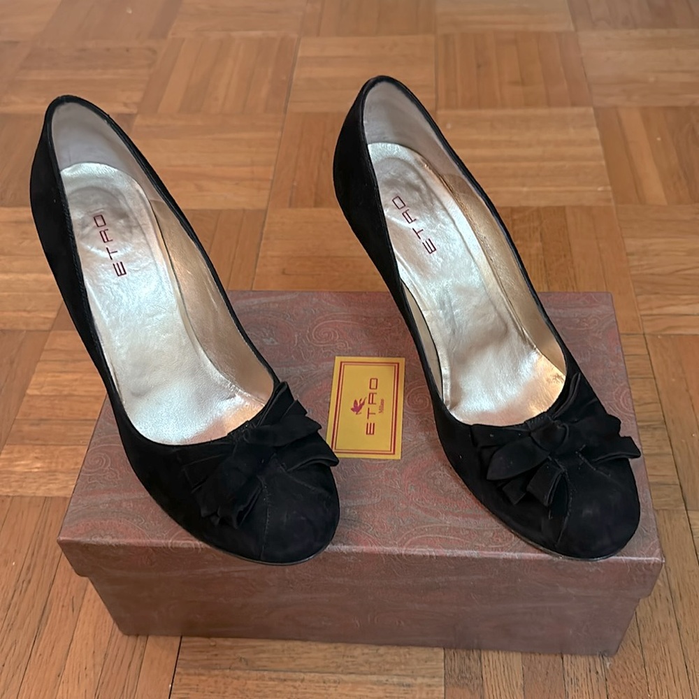 Etro black suede vintage pumps